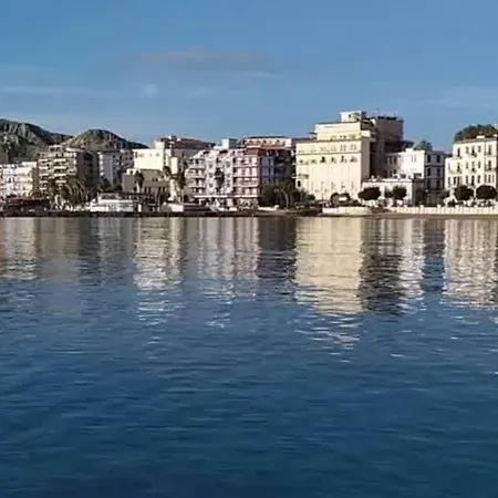 Casa Di Rino Lungomare Lega Navale Fronte Spiaggia 公寓 *