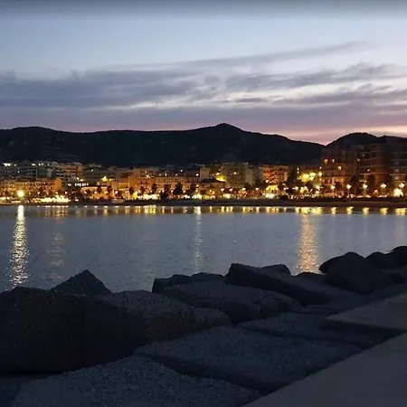 Casa Di Rino Lungomare Lega Navale Fronte Spiaggia 克罗托内